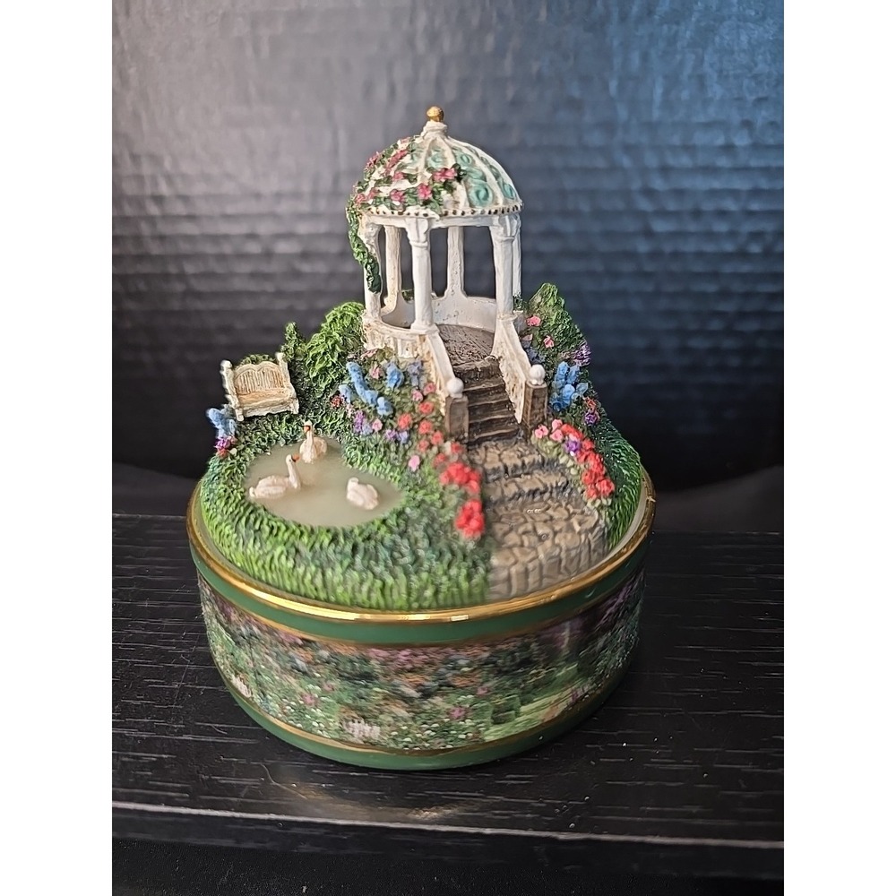Thomas Kinkade "Peaceful Moments Of Serenity" Music Box *Working* 2004 No 8440